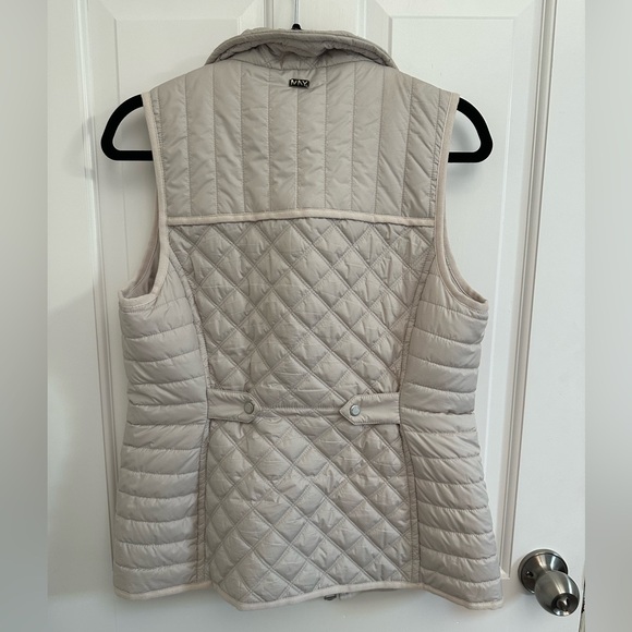 Great condition puffer vest - Picture 3 of 4